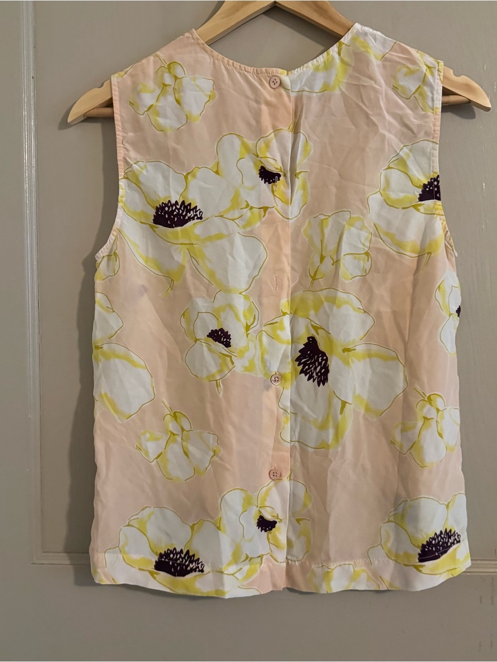 Sleeveless Pink Floral silk Top - Picture 2 of 7